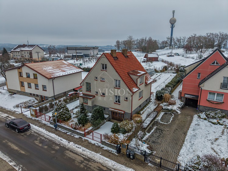 Prodej vícegeneračního domu 204 m², pozemek 809 m² - foto 1
