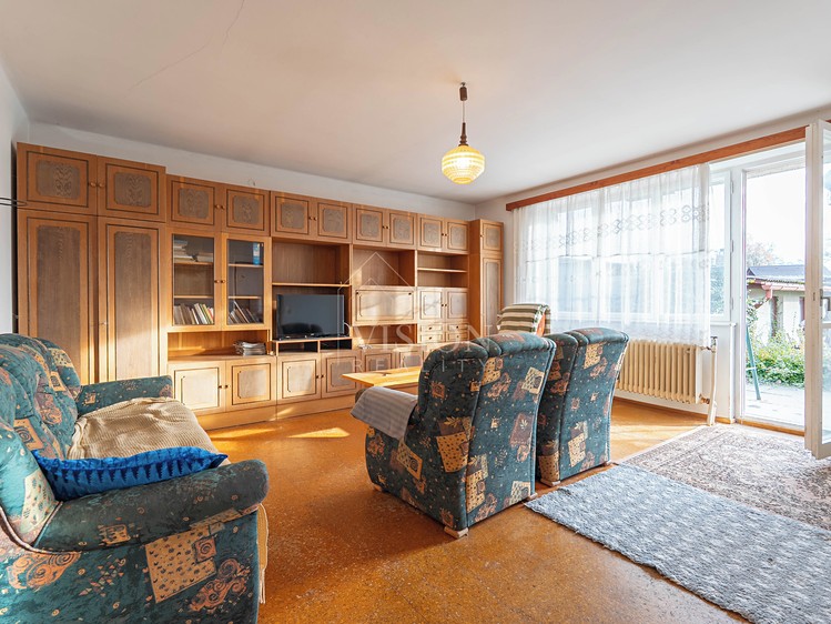 Prodej vícegeneračního domu 204 m², pozemek 809 m² - foto 2