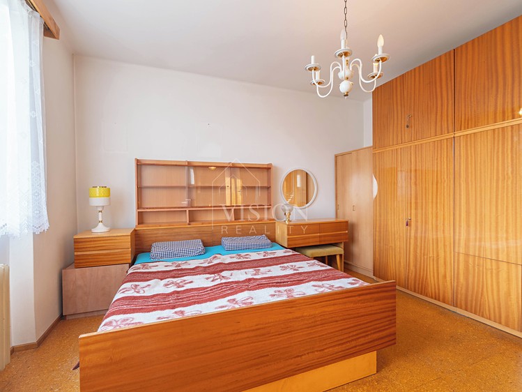 Prodej vícegeneračního domu 204 m², pozemek 809 m² - foto 7