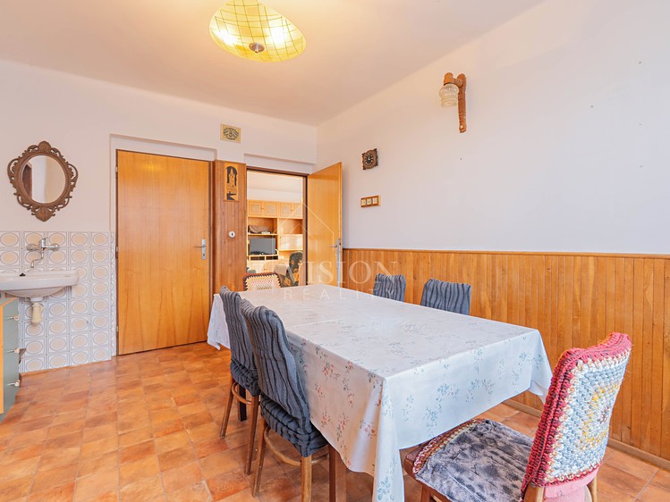 Prodej vícegeneračního domu 204 m², pozemek 809 m² - foto 5
