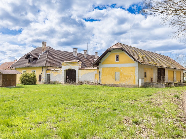 Prodej zemědělské usedlosti 400 m², pozemek 15 909 m² - foto 1