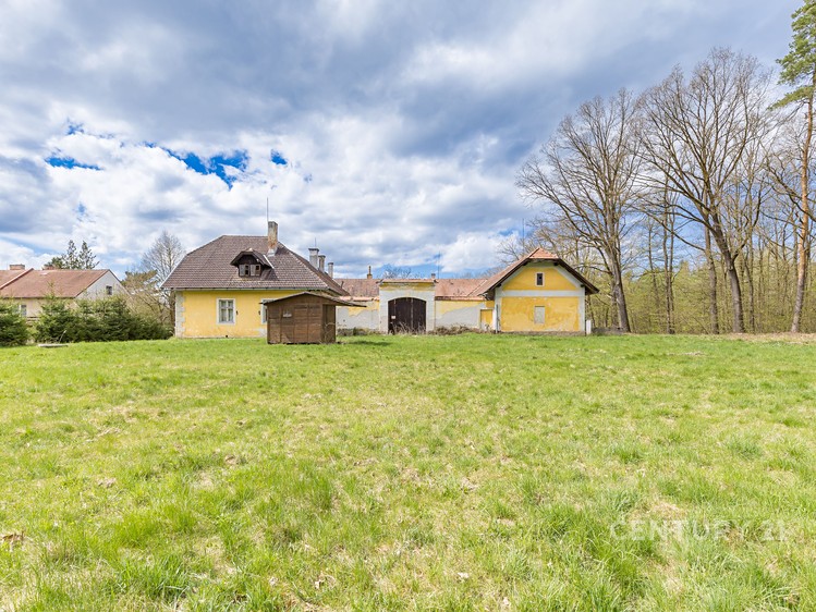 Prodej zemědělské usedlosti 400 m², pozemek 15 909 m² - foto 2
