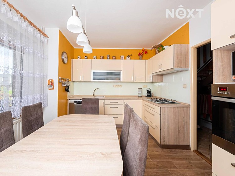 Prodej rodinného domu 205 m², pozemek 383 m² - foto 4