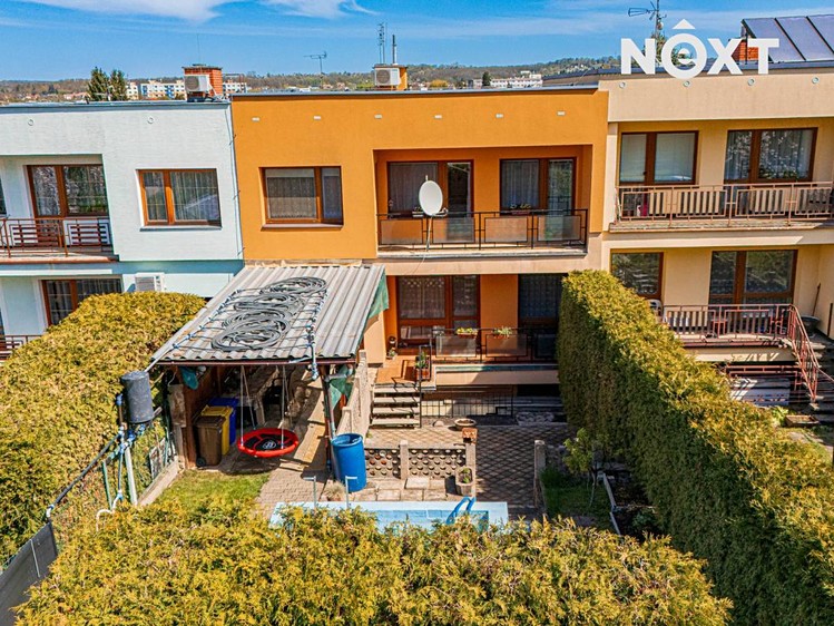 Prodej rodinného domu 205 m², pozemek 383 m² - foto 1