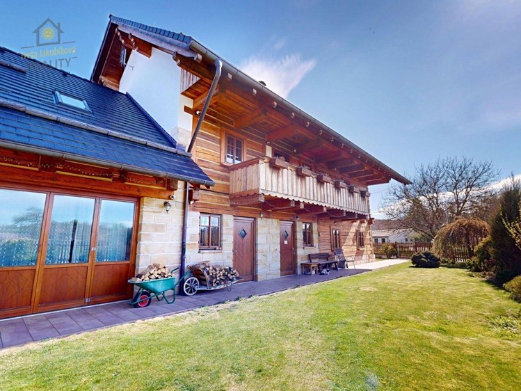 Prodej rodinného domu 638 m², pozemek 1 266 m² - foto 2