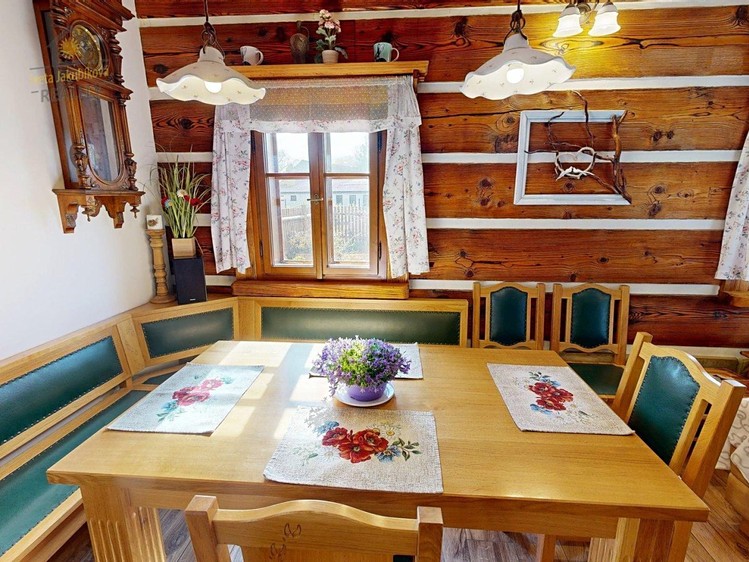 Prodej rodinného domu 638 m², pozemek 1 266 m² - foto 7