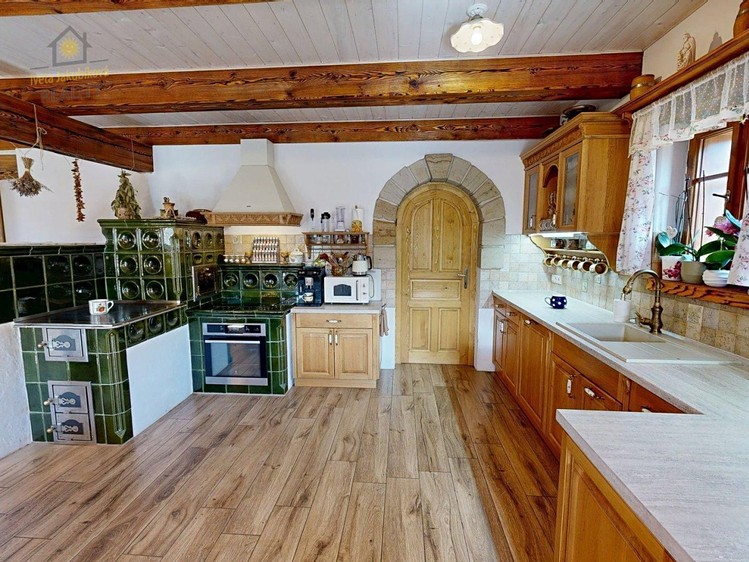 Prodej rodinného domu 638 m², pozemek 1 266 m² - foto 8