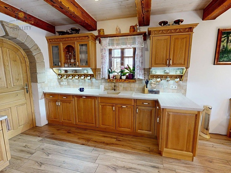 Prodej rodinného domu 638 m², pozemek 1 266 m² - foto 6