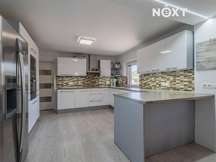 Prodej rodinného domu 340 m², pozemek 1 322 m² - foto 3
