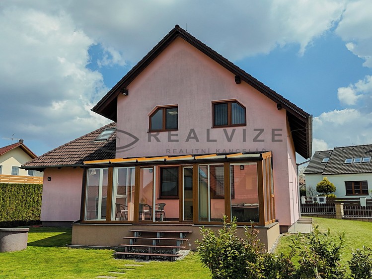 Prodej rodinného domu 205 m², pozemek 932 m² - foto 7