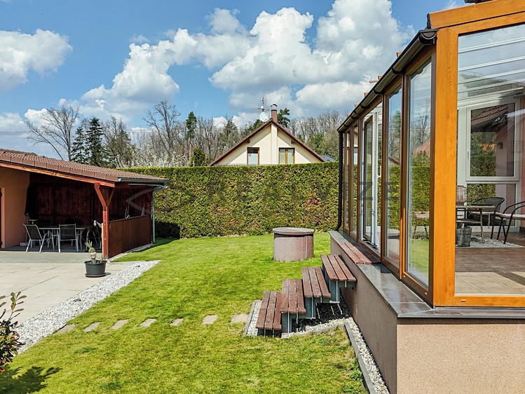 Prodej rodinného domu 205 m², pozemek 932 m² - foto 8