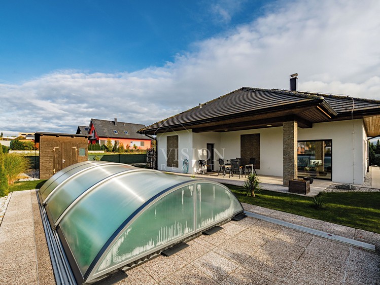 Prodej rodinného domu 152 m², pozemek 758 m² - foto 1