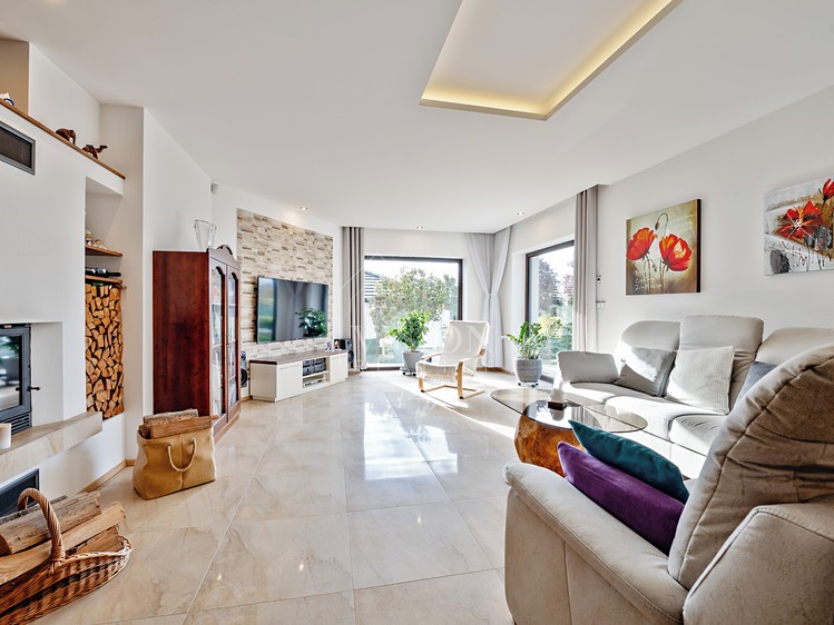 Prodej rodinného domu 152 m², pozemek 758 m² - foto 2