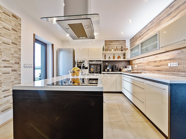 Prodej rodinného domu 152 m², pozemek 758 m² - foto 4