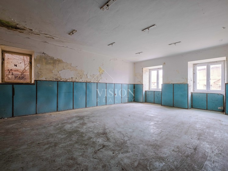Prodej vícegeneračního domu 742 m², pozemek 2 951 m² - foto 3