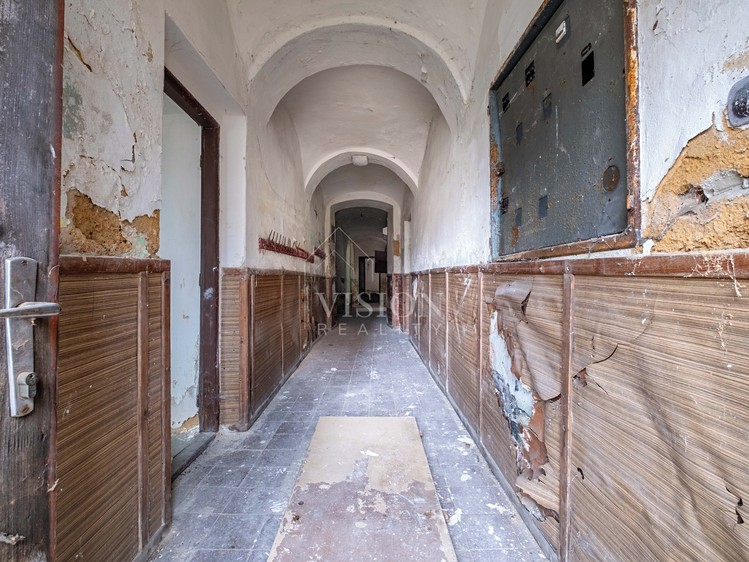 Prodej vícegeneračního domu 742 m², pozemek 2 951 m² - foto 2