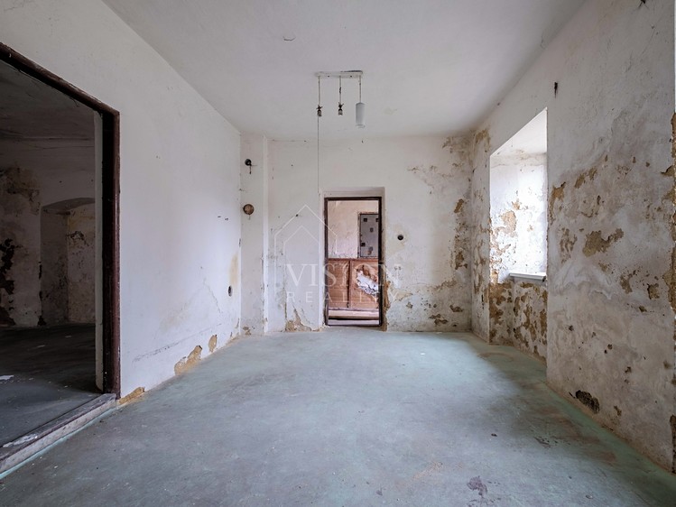 Prodej vícegeneračního domu 742 m², pozemek 2 951 m² - foto 6