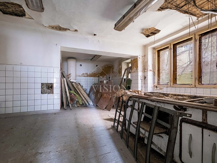 Prodej vícegeneračního domu 742 m², pozemek 2 951 m² - foto 5