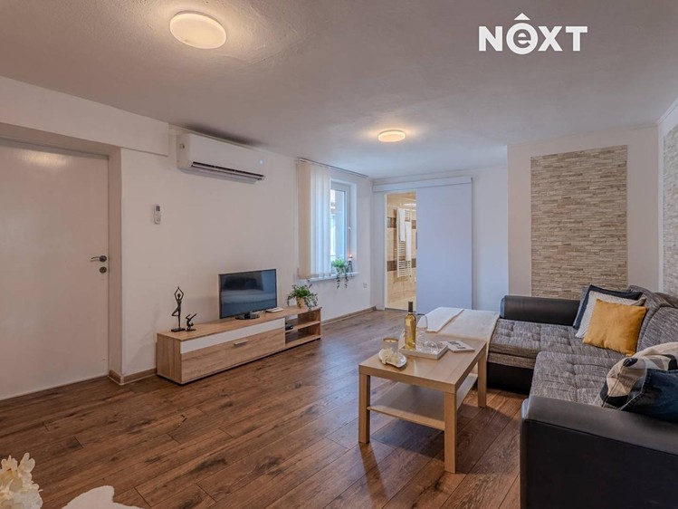 Prodej rodinného domu 228 m², pozemek 633 m² - foto 1