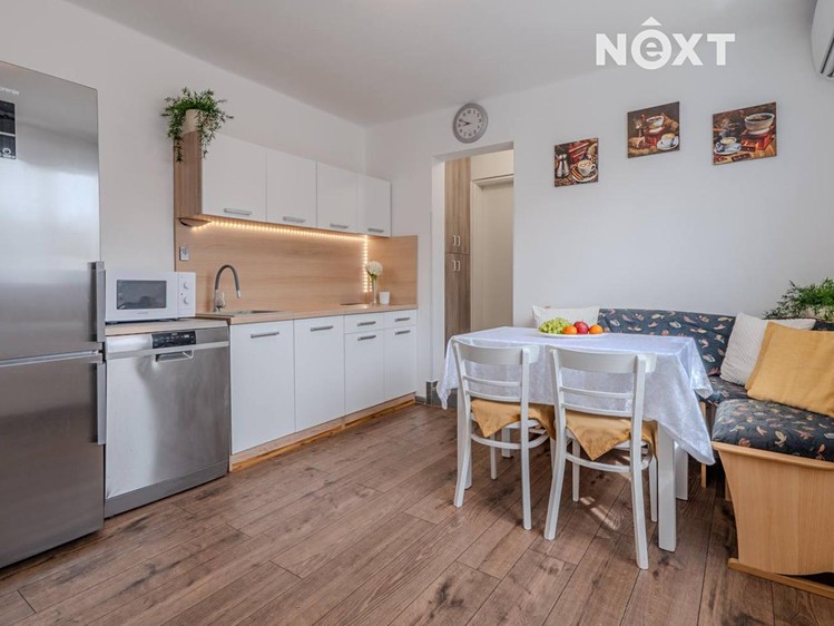 Prodej rodinného domu 228 m², pozemek 633 m² - foto 3