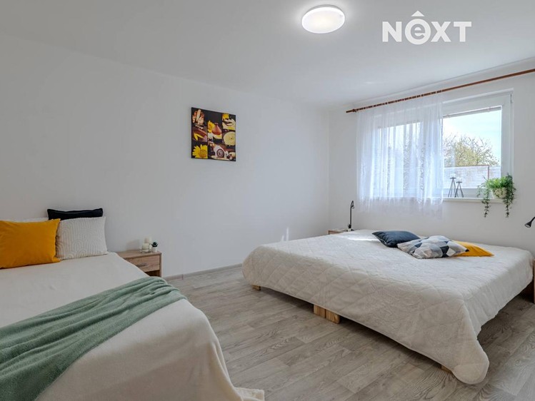 Prodej rodinného domu 228 m², pozemek 633 m² - foto 2