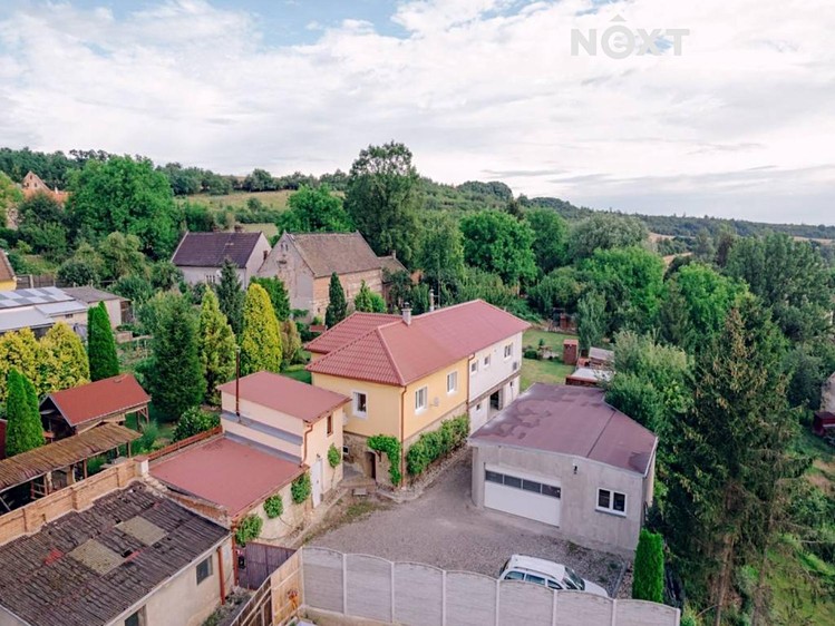 Prodej rodinného domu 258 m², pozemek 1 924 m² - foto 1
