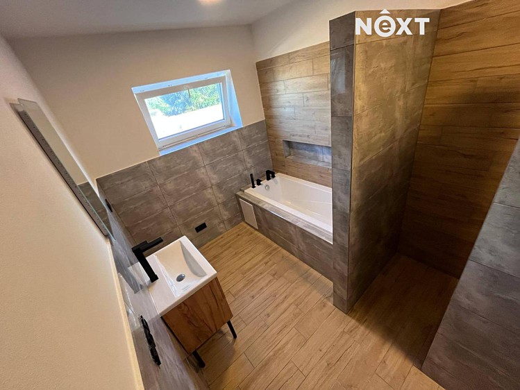 Prodej rodinného domu 258 m², pozemek 1 924 m² - foto 8