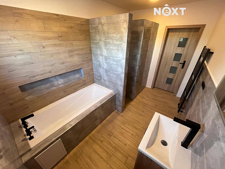 Prodej rodinného domu 258 m², pozemek 1 924 m² - foto 7