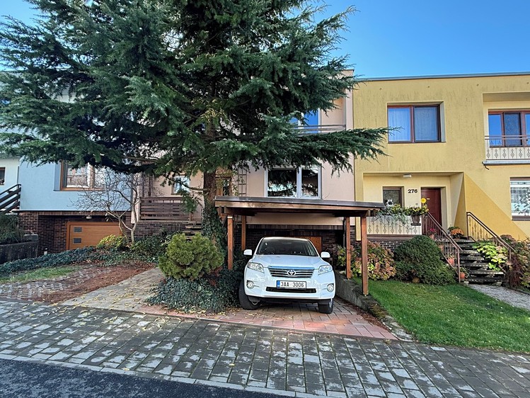 Prodej rodinného domu 235 m², pozemek 369 m² - foto 1