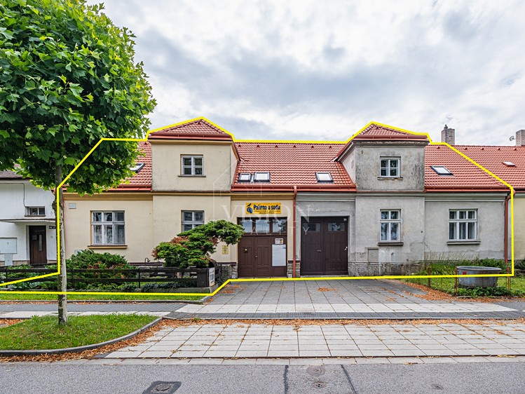 Prodej vícegeneračního domu 432 m², pozemek 632 m² - foto 2