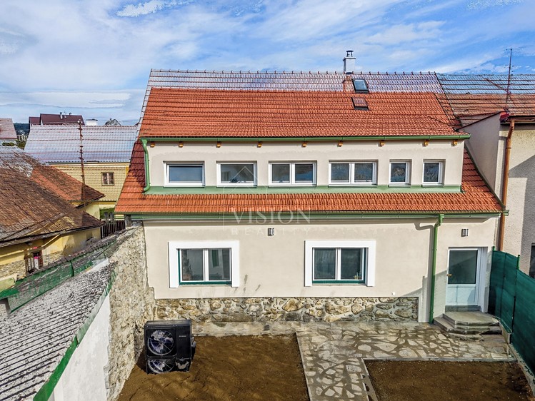 Prodej rodinného domu 172 m², pozemek 323 m² - foto 1