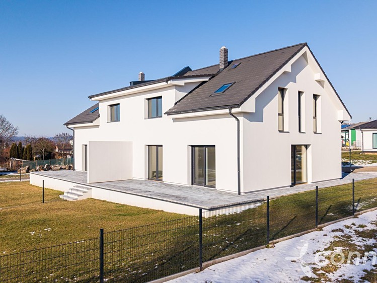 Prodej vícegeneračního domu 286 m², pozemek 977 m² - foto 8