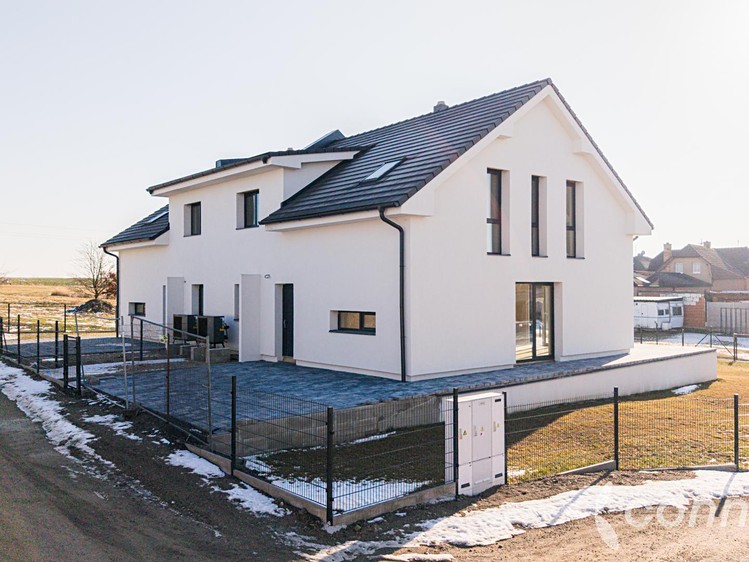 Prodej vícegeneračního domu 286 m², pozemek 977 m² - foto 7