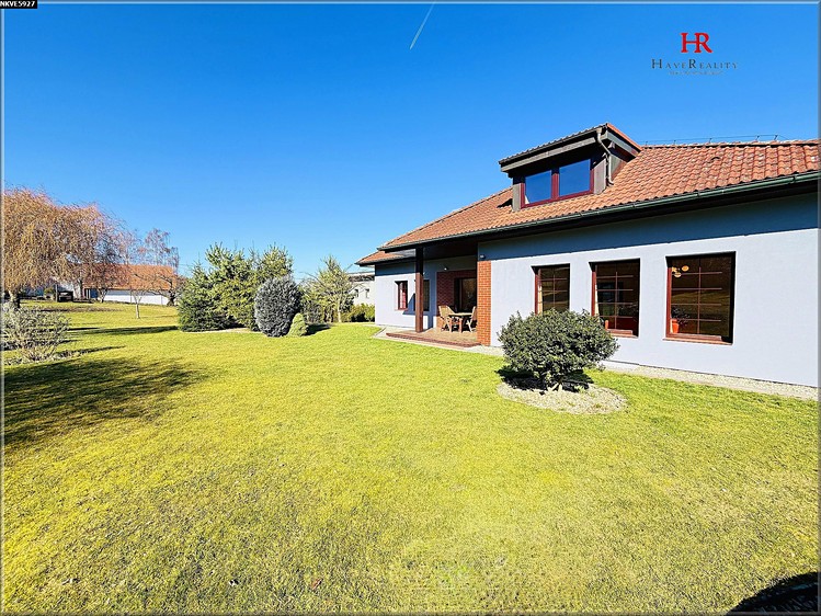 Prodej rodinného domu 388 m², pozemek 2 090 m² - foto 2