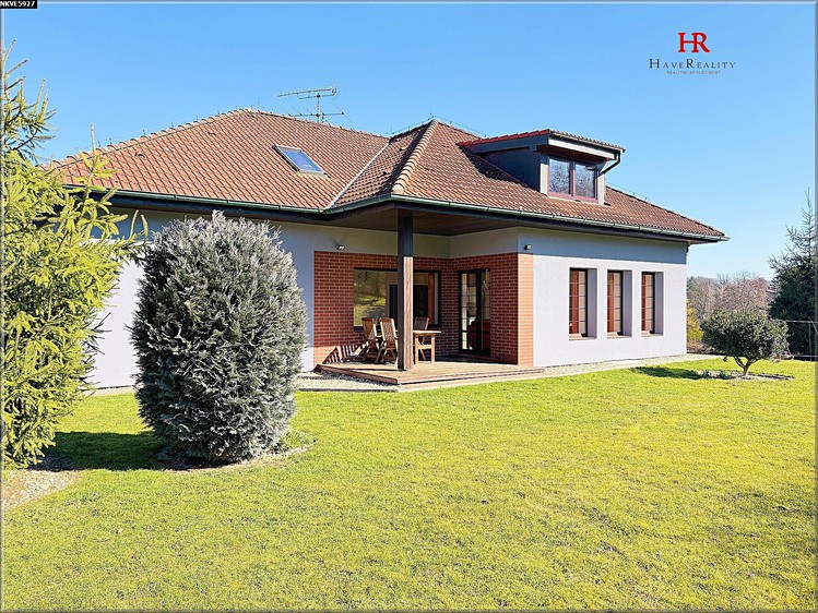 Prodej rodinného domu 388 m², pozemek 2 090 m² - foto 1