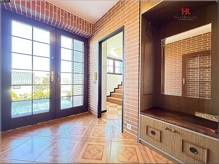 Prodej rodinného domu 388 m², pozemek 2 090 m² - foto 6