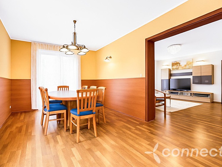 Prodej rodinného domu 240 m², pozemek 582 m² - foto 2