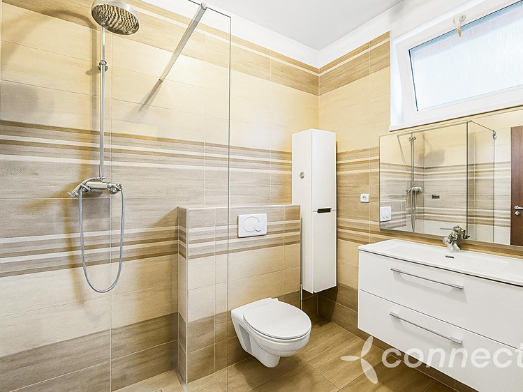 Prodej rodinného domu 240 m², pozemek 582 m² - foto 3