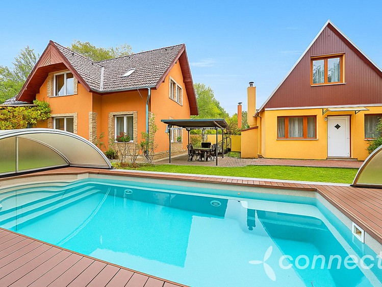 Prodej rodinného domu 240 m², pozemek 582 m² - foto 1