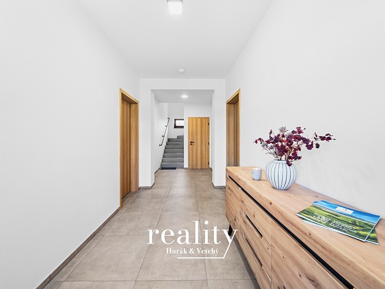 Prodej rodinného domu 205 m², pozemek 370 m² - foto 4