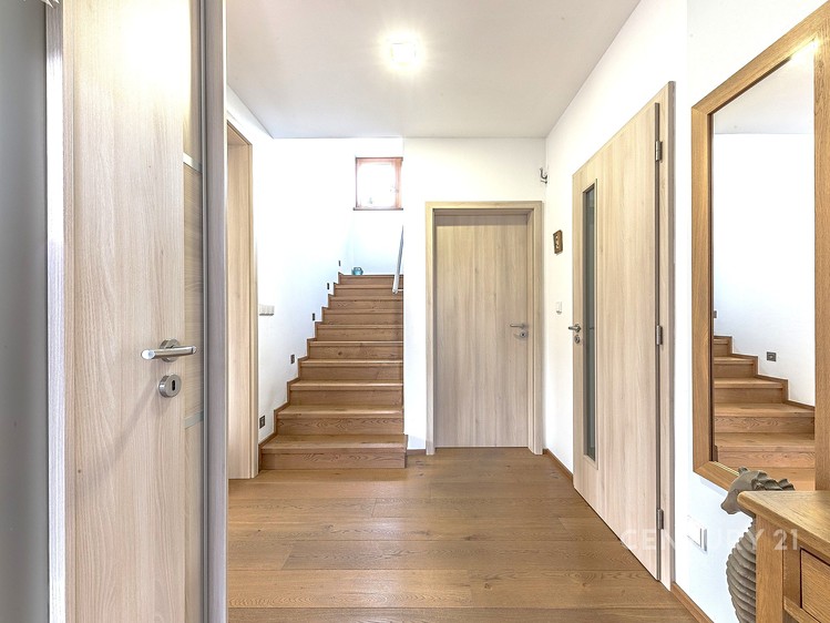 Prodej rodinného domu 226 m², pozemek 1 217 m² - foto 8