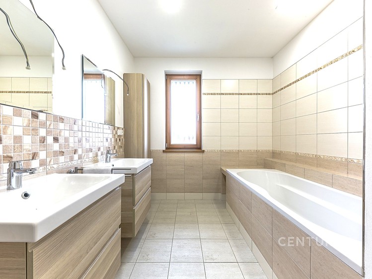 Prodej rodinného domu 226 m², pozemek 1 217 m² - foto 6