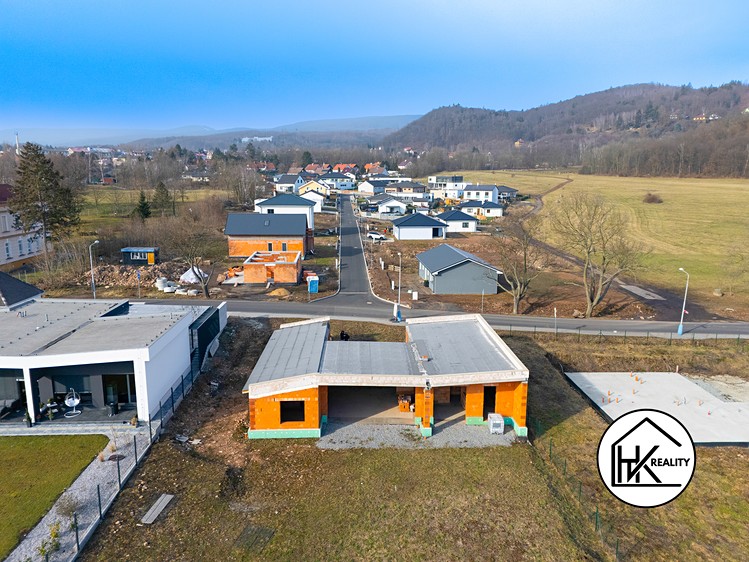 Prodej rodinného domu 268 m², pozemek 1 122 m² - foto 1