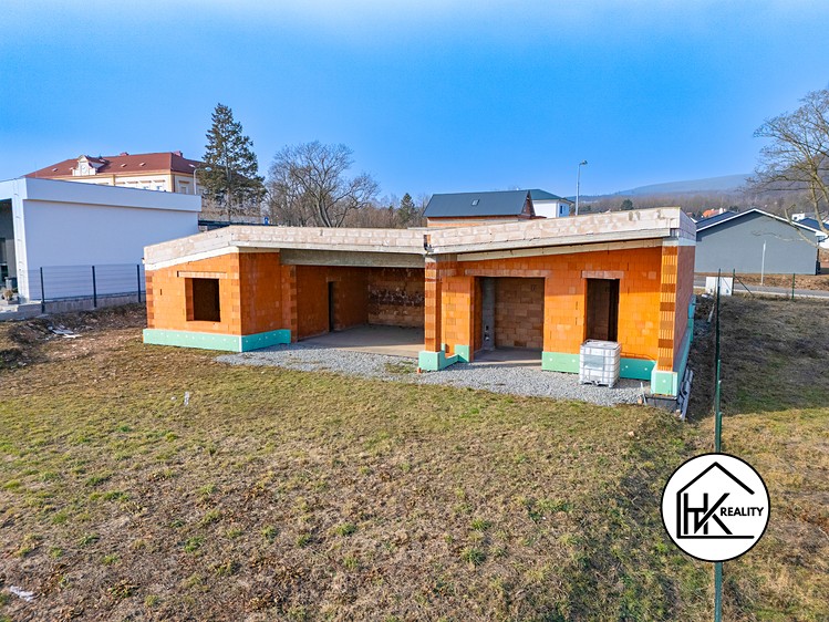 Prodej rodinného domu 268 m², pozemek 1 122 m² - foto 2