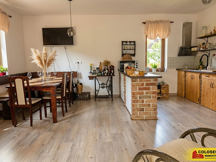 Prodej rodinného domu 112 m², pozemek 1 350 m² - foto 2