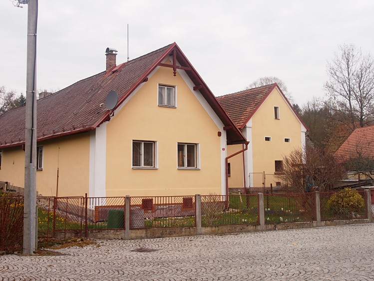 Prodej rodinného domu 140 m², pozemek 907 m² - foto 1