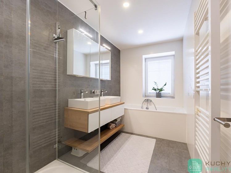 Prodej rodinného domu 183 m², pozemek 360 m² - foto 4