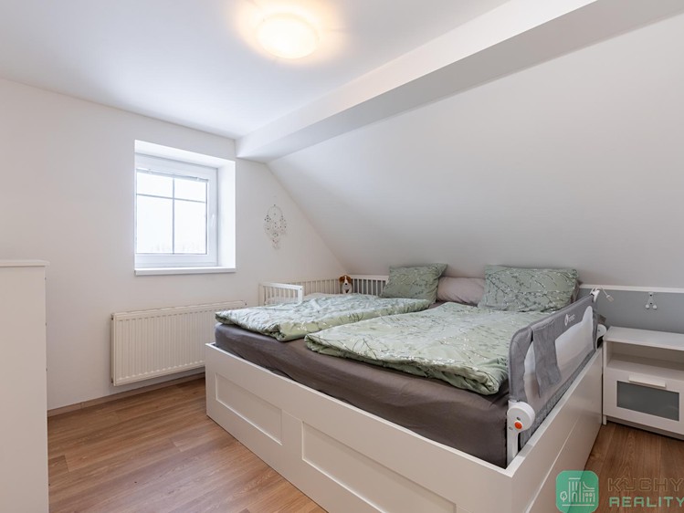 Prodej rodinného domu 183 m², pozemek 360 m² - foto 8