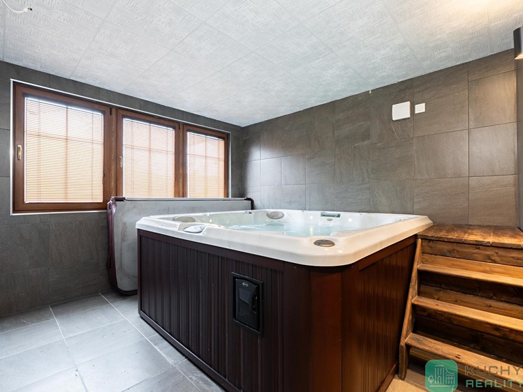 Prodej rodinného domu 183 m², pozemek 360 m² - foto 6