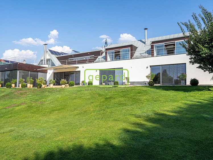 Prodej vily 636 m², pozemek 2 478 m² - foto 1